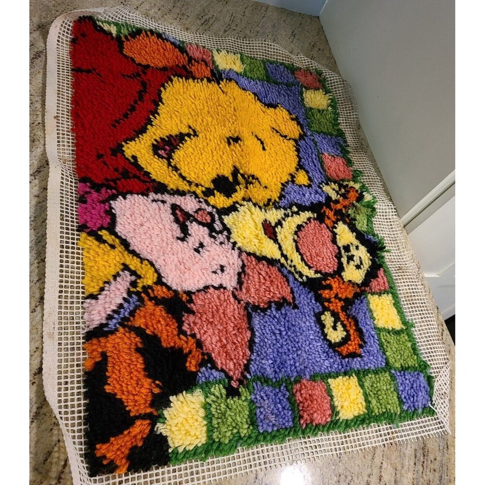 Winnie the Pooh, Tigger, Piglet HUNDRED ACRE HUG LATCH HOOK Complete Rug